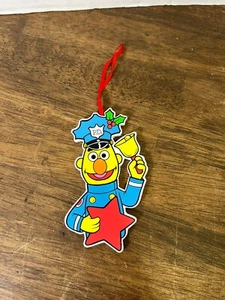 Vintage Sesamstraße Holz Bert der Polizist 1993 Jim Henson Ornament. - Bild 1 von 3