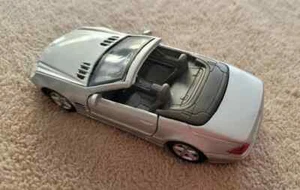 Modellauto von Maisto Mercedes-Benz SL-Class - Maßstab 1:38 silber - Bild 1 von 3
