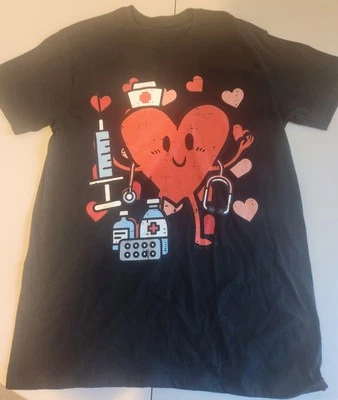 Camiseta sem marca Dia dos Namorados Coração Médico Preto/Vermelho Tamanho Médio Usado - Imagem 1 de 2