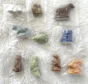 10 NEUE Vintage Wade Whimsies Rote Rose Tee Zoohandlung ungeöffnete Figuren Komplettsatz - Bild 1 von 1