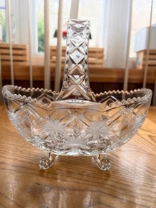 KRISTALL 7 3/4" GESCHLIFFENER KRISTALL GEÄTZTER GLASKORB MIT FUSS SÄGEZAHNRAND BLATT FLORAL - Bild 1 von 9