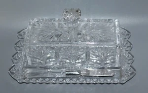 Plato de mantequilla o queso transparente de vidrio prensado rectangular vintage con cuchillo - Imagen 1 de 4
