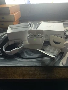 Pro 2nd Generation Right Left Pods with Wireless Charging Case - Full Set - Picture 1 of 7