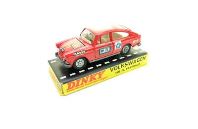 DINKY 163 VOLKSWAGEN 1600 TL FASTBACK Foto 1 de 4