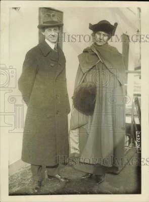 1919 Фото для прессы Норман Хэпгуд, американский министр в Дании со своей женой - Изображение 1 из 2