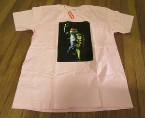 supreme group tee pink