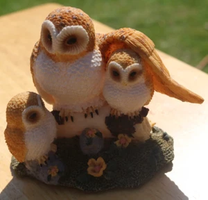 “Trio of Owls Figurine – Hand-Painted Woodland Resin – Nature-Inspired Ornament - Picture 1 of 9