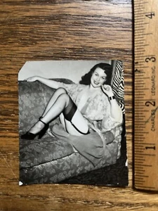 50’s Girl Pretty PIN UP Risque Nude Original B&W Girlie Photo 3”x3” 622 - Picture 1 of 2