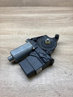 0130821696 101438 202  Rear door window regulator motor Fits for Volkswagen PASS - Image 1 of 4