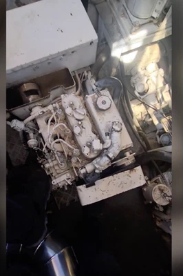 CUMMINS Onan 4 kw  Marine Diesel Generator 60 Hz 847 hours - Image 1 of 2