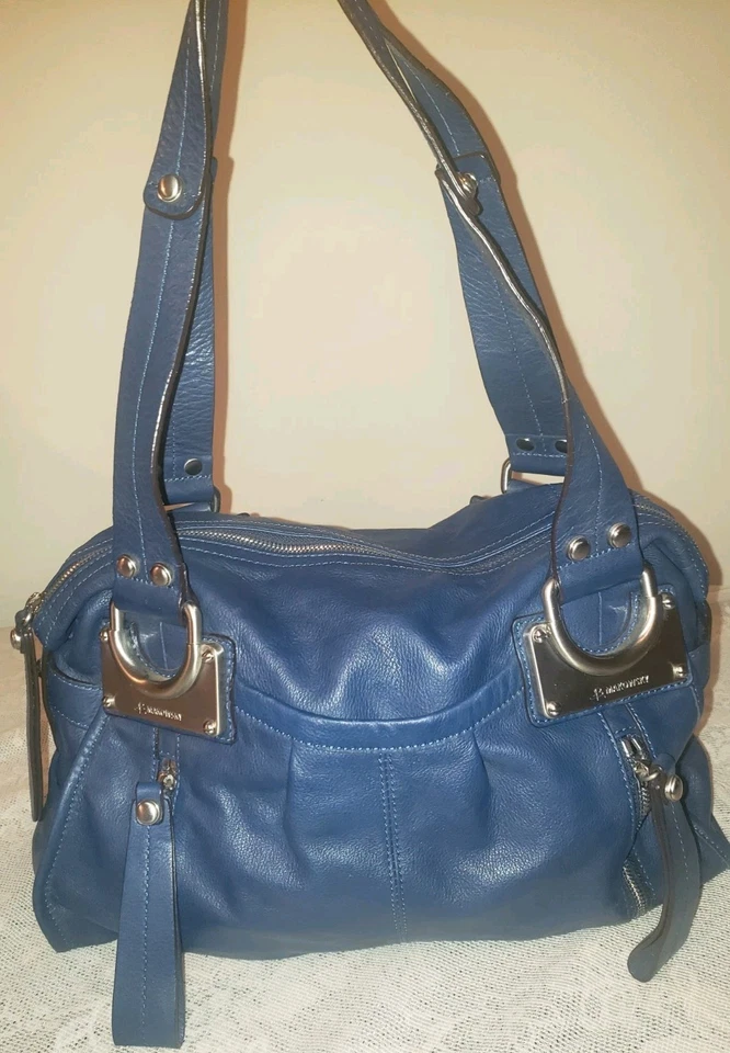 Bolso de Hombro B. Makowsky Azul Marino Cuero Guijarro con Forro Estampado de Animales Foto 1 de 4