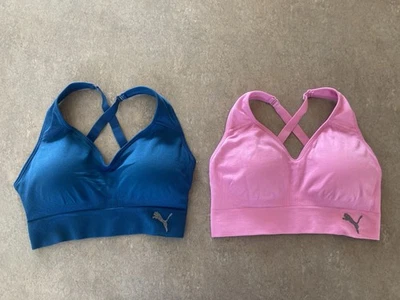 Nuevo sin etiquetas 2 sujetadores deportivos Puma rosa y azul con correas convertibles y copas acolchadas - pequeños Foto 1 de 4