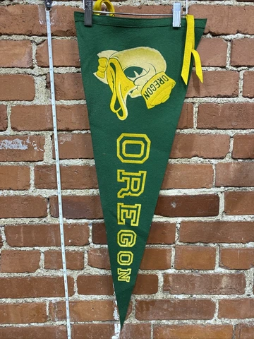 VINTAGE 60βs Oregon DUCKS Football UNIVERSITY Felt PENNANT Cover