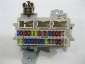 CAJA DE FUSIBLES RENAULT KOLEOS 2008-2015 - Imagen 1 de 4