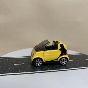 2001 Matchbox Autobahn Smart ForTwo Coupe Convertible Compact Car Yellow 1:52 - Picture 1 of 13