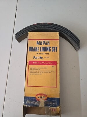 Комплект тормозных накладок Mopar для Dodge Truck 1940-47 новые из старых запасов - Изображение 1 из 4