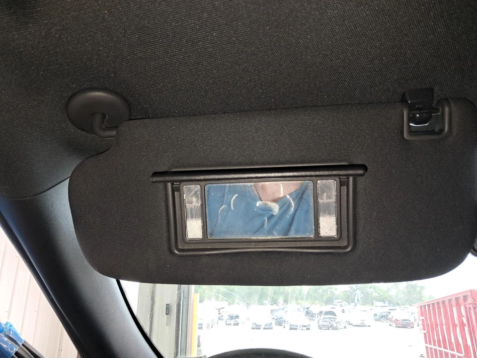 Parasol izquierdo usado se adapta a: Jeep Grand Cherokee 2016 con iluminación izquierda grado A Foto 1 de 4