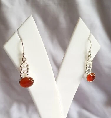 Pendientes enchapados en plata de cornalina: belleza de piedras preciosas radiantes perfectos para cada look Foto 1 de 4