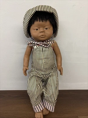 "Muñeca Uneeda 19"" muñeca de plástico duro de piel marrón" Foto 1 de 4