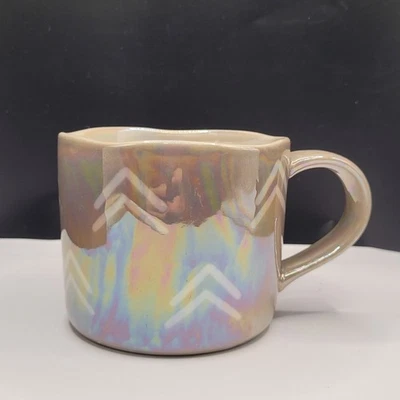 Taza de café Anthropologie iridiscente “El búho que necesitas es amor” Foto 1 de 4