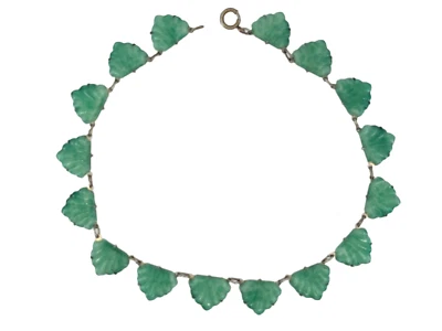 COLAR VINTAGE ART DÉCO DESIGN VERDE EM FORMA DE VENTILADOR VIDRO MOLDADO TOM PRATA ~13" - Imagem 1 de 4