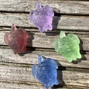 1 Piece Cultured Sea Glass Turtle Pendant 35x27mm - Colour Options - Picture 1 of 8