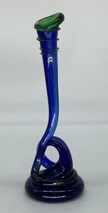 "Florero de vidrio artístico soplado a mano John Harko vintage azul cobalto verde elástico firmado 9""" - Imagen 1 de 10