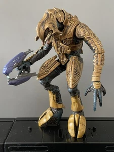 Halo 3 Co-op Gold Arbiter Thel Vadam 5" Action Figure Mcfarlane - Picture 1 of 4