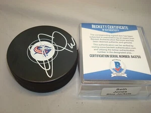 Disco de hockey automático de chaquetas azules firmadas por Seth Jones. Becket BAS AUTENTICIDAD 1B - Imagen 1 de 3