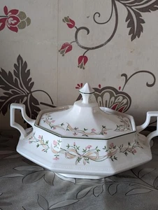 Eternal Beau Lidded Tureen - Picture 1 of 2