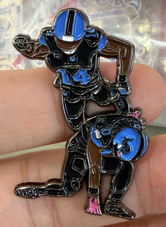 Broche Detroit Lions St Brown e Gibbs - Imagem 1 de 1