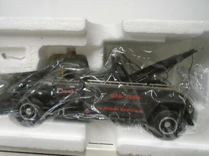 FIRST GEAR #18-1185 DAVE'S TOWING 1957 INTERNATIONAL R-200 TOW TRUCK NEW IN BOX - Picture 1 of 4