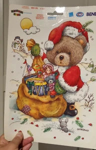 Weihnachten Fensterbild Weihnachts Teddybär mit Geschenkesack 30 cm x 21,5 cm - Bild 1 von 1