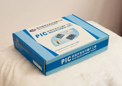 Herramientas de desarrollo PIC MCU, placa ST877 y depurador MCD2 Foto 1 de 4