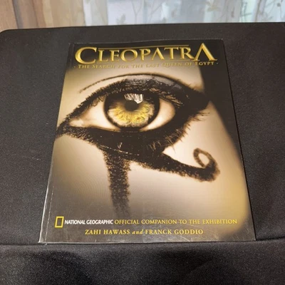 Cleopatra | The Search for the Last Queen of Egypt Hawass | 2010 Softcover | - Image 1 of 4
