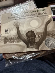 Jambo Means Hello: Swahili Alphabet Book (Picture Puffin Books) - VERY GOOD - Imagen 1 de 2