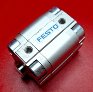 FESTO Kurzhubzylinder Kompaktzylinder ADVU-20-10-P-A (156515) NEU - Picture 1 of 3