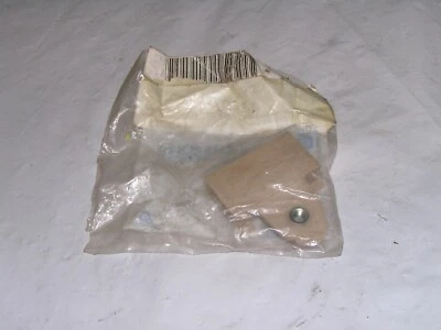 Nuevo de Lote Antiguo Pontiac Grand Am Oldsmobile Alero Ventana Canal Marco Clip Nuevo OEM 22689012 Foto 1 de 2