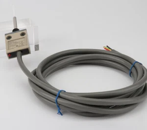 1PCS OMRON D4C-2250 D4C2250 LIMIT SWITCH -NEW #ON - Picture 1 of 2