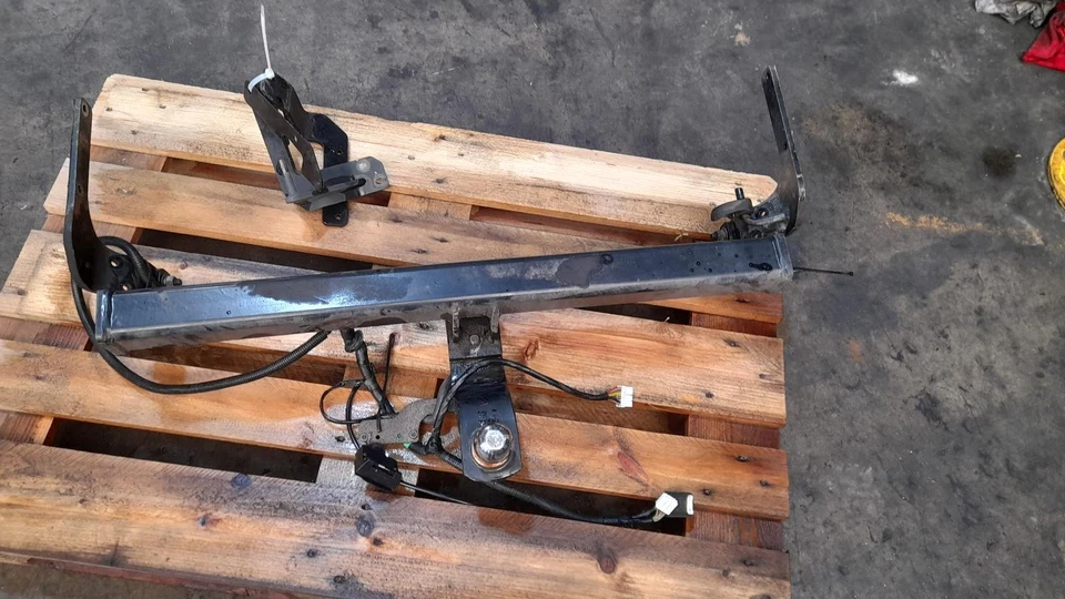 TOYOTA CAMRY TOWBAR ASV50/AVV50, 11/11-05/15 - image 1 of 4