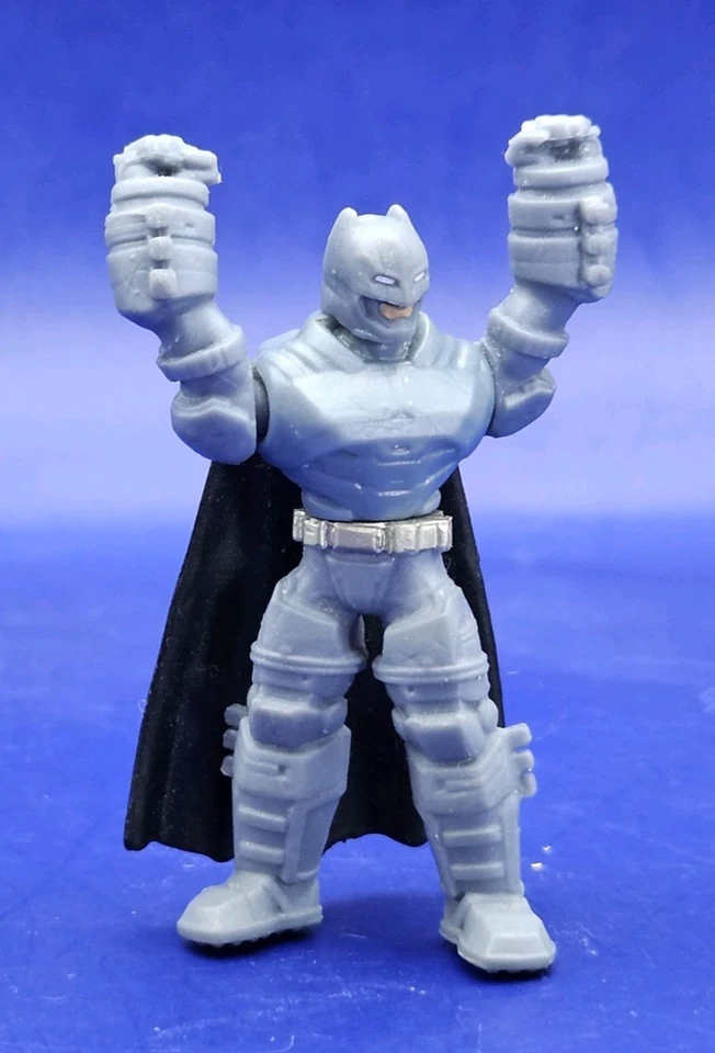 Figura suelta Hotwheels DC Comics: Batman VS Superman BARMADO BATMAN 2" Foto 1 de 4