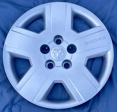 (1) NOVO 2008-2010 DODGE AVENGER TAMPA DE CUBO DE RODA TAMPA DE POEIRA 5272552AA 1698 - Imagem 1 de 4