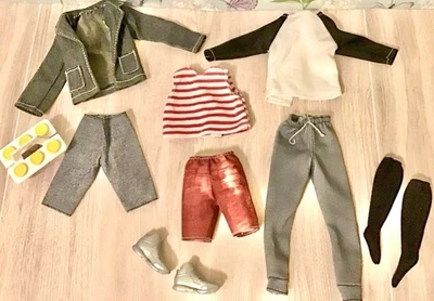 Barbie Ken Muñeca Ropa y Zapatos Lote Surtido Moderno Años 2010 Foto 1 de 4