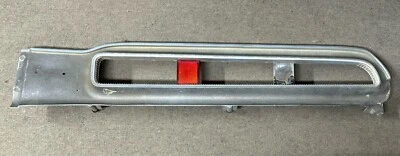 Dodge Challenger 1971 luz trasera derecha derecha bisel 3570514 usado OEM 71 Foto 1 de 4