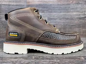 10053587 Chukka Hukka da uomo con effetto invecchiato stampa squalo marrone di Ariat - Foto 1 di 4