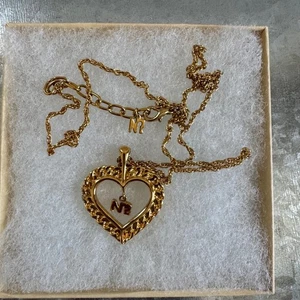 Vintage Nina Ricci Gold Tone Heart Pendant Necklace NR Logo Charm - Picture 1 of 3
