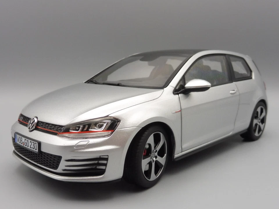 Volkswagen VW Golf 7 GTI Modellino Auto Di Norev IN 1 18 Argento Nuovo 188551