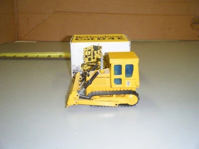 Cat D4E Dozer  - NZG- - Old Color - With Box - Image 1 of 4