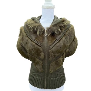 Cardigan in maglia con cappuccio e orlo in pelliccia manica corta verde oliva - Foto 1 di 10