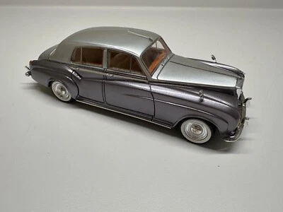 Resin Model Car 1/43 1955 Rolls Royce Silver Cloud - Image 1 of 4